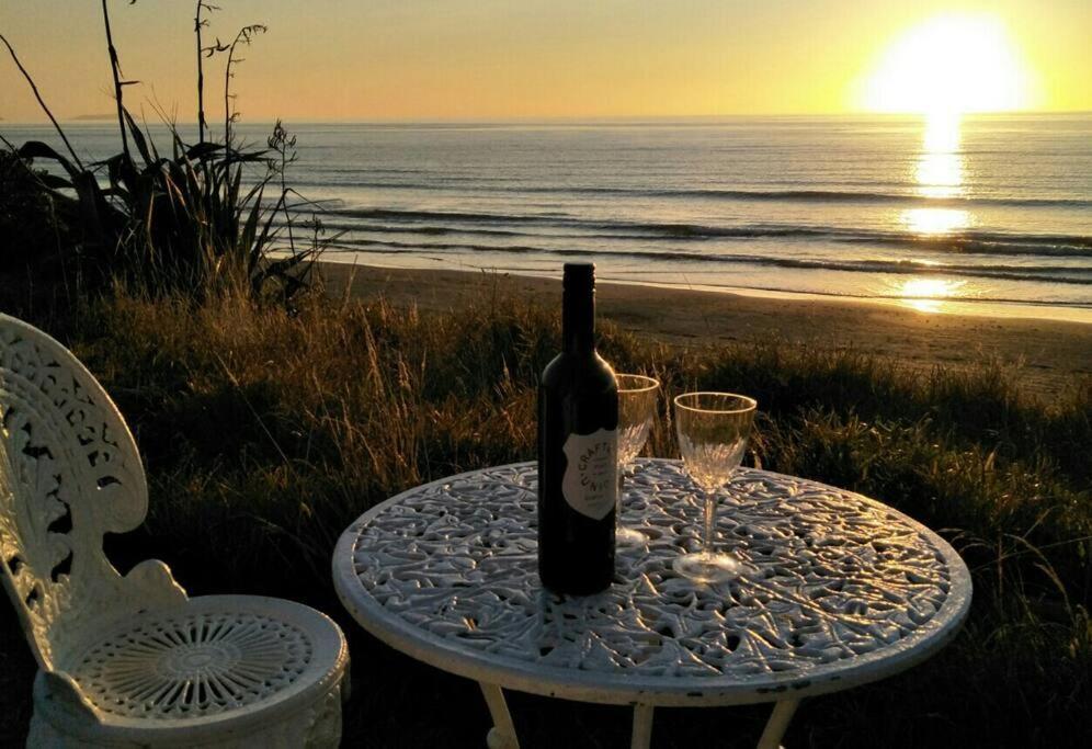 Beachfront Bliss Paraparaumu Extérieur photo